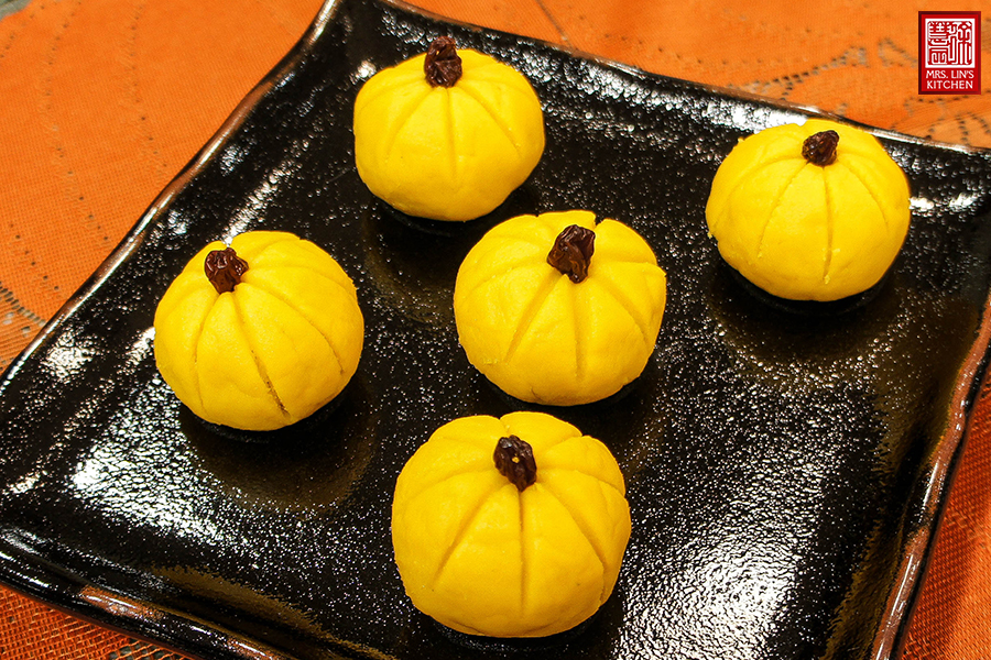 pumpkin mochi halloween desserts